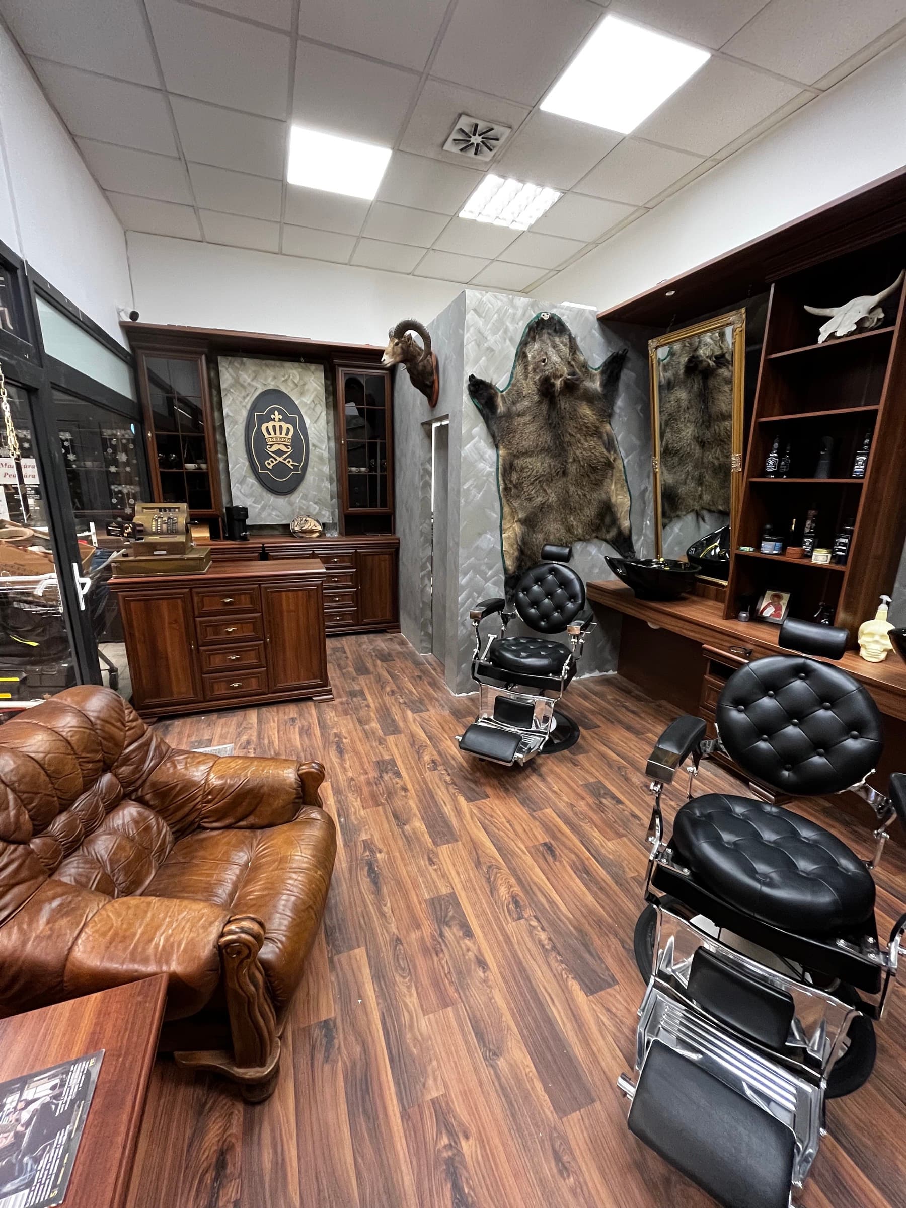 Interiér holičství Royal Barber & Shop